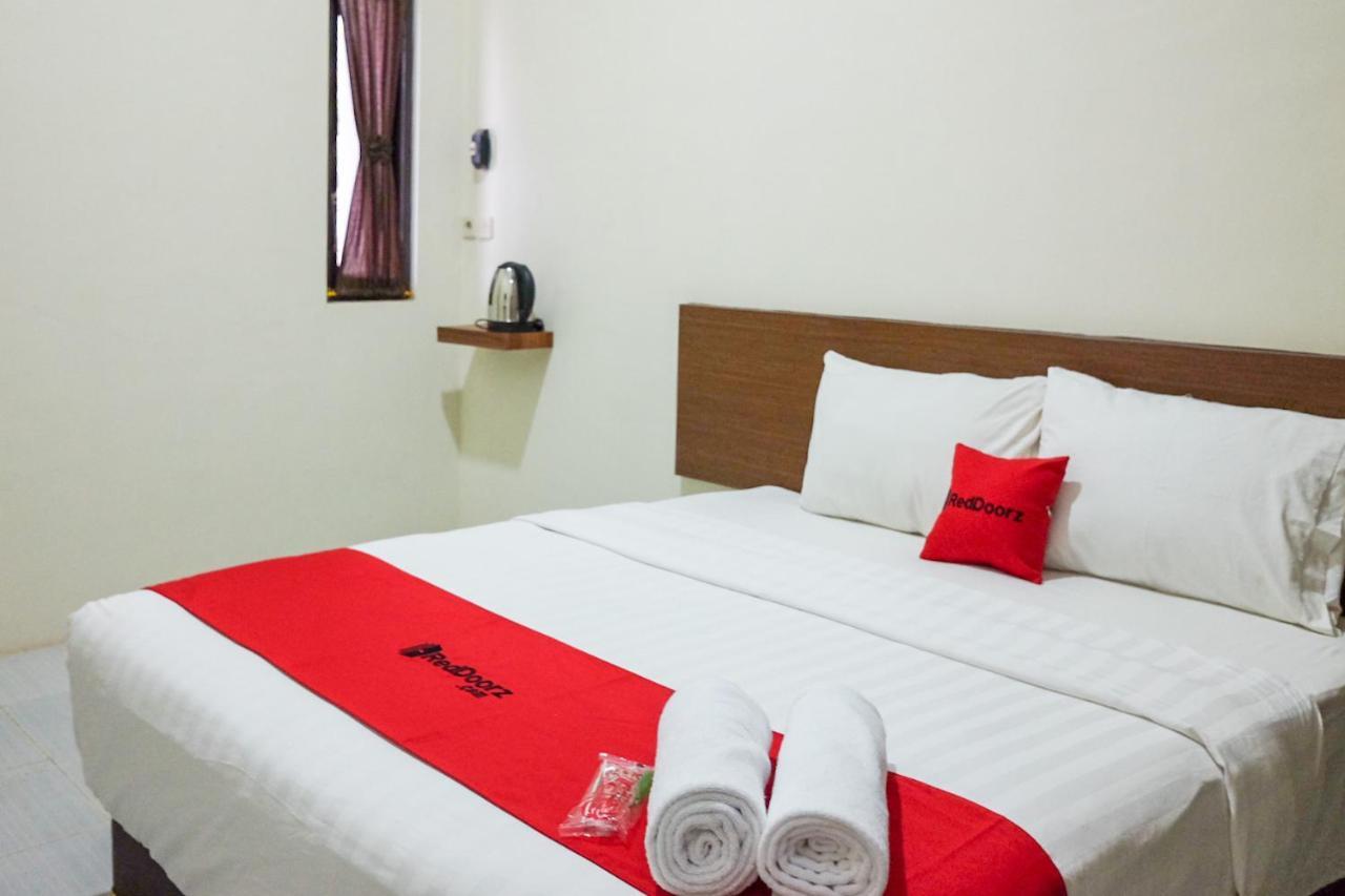 Отель Reddoorz Syariah Near Exit Tol Pemalang Comal 2 Экстерьер фото