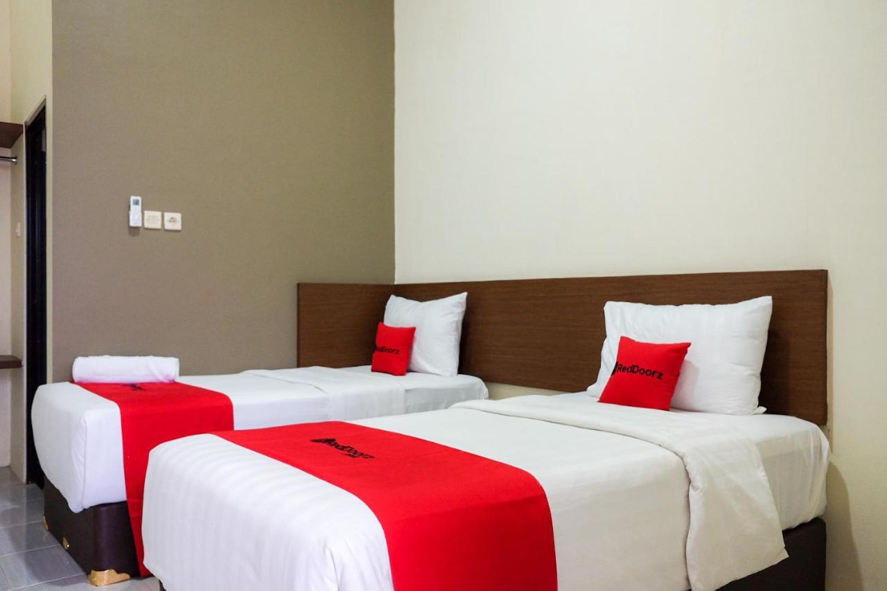 Отель Reddoorz Syariah Near Exit Tol Pemalang Comal 2 Экстерьер фото