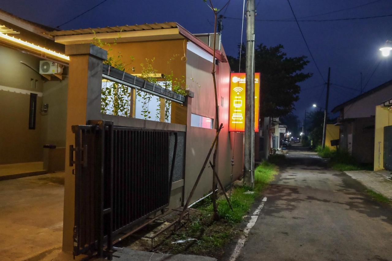 Отель Reddoorz Syariah Near Exit Tol Pemalang Comal 2 Экстерьер фото