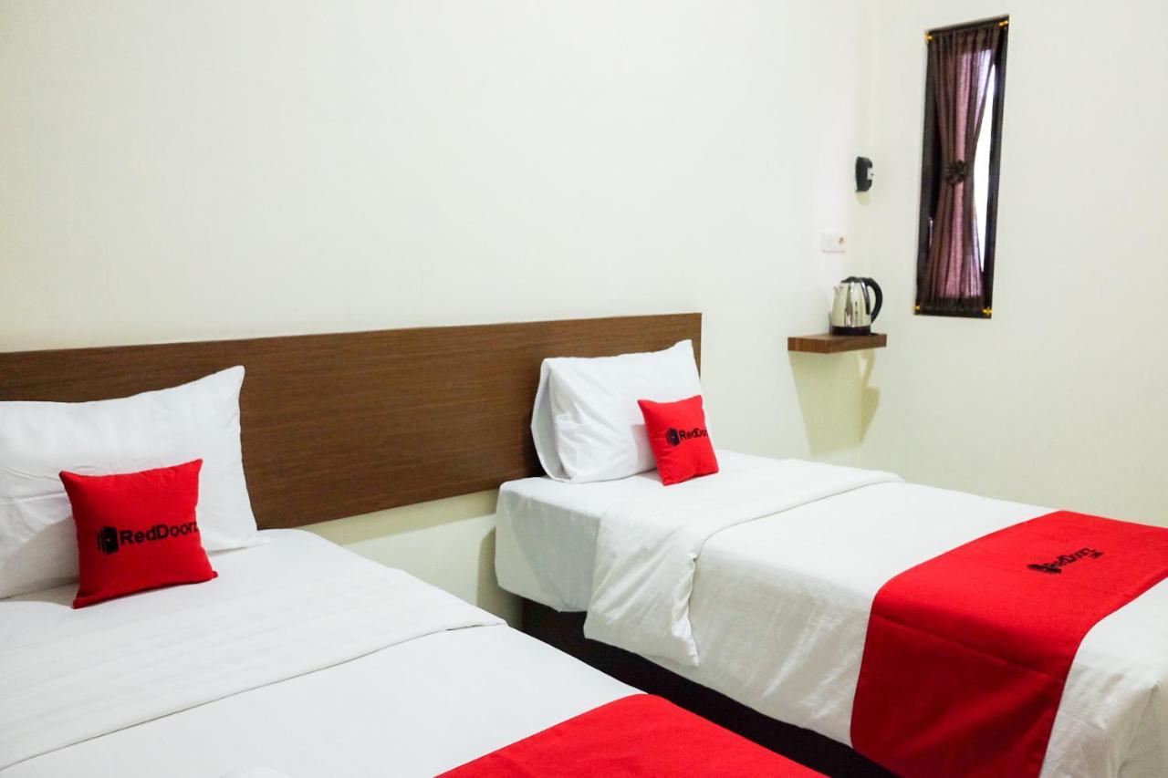 Отель Reddoorz Syariah Near Exit Tol Pemalang Comal 2 Экстерьер фото