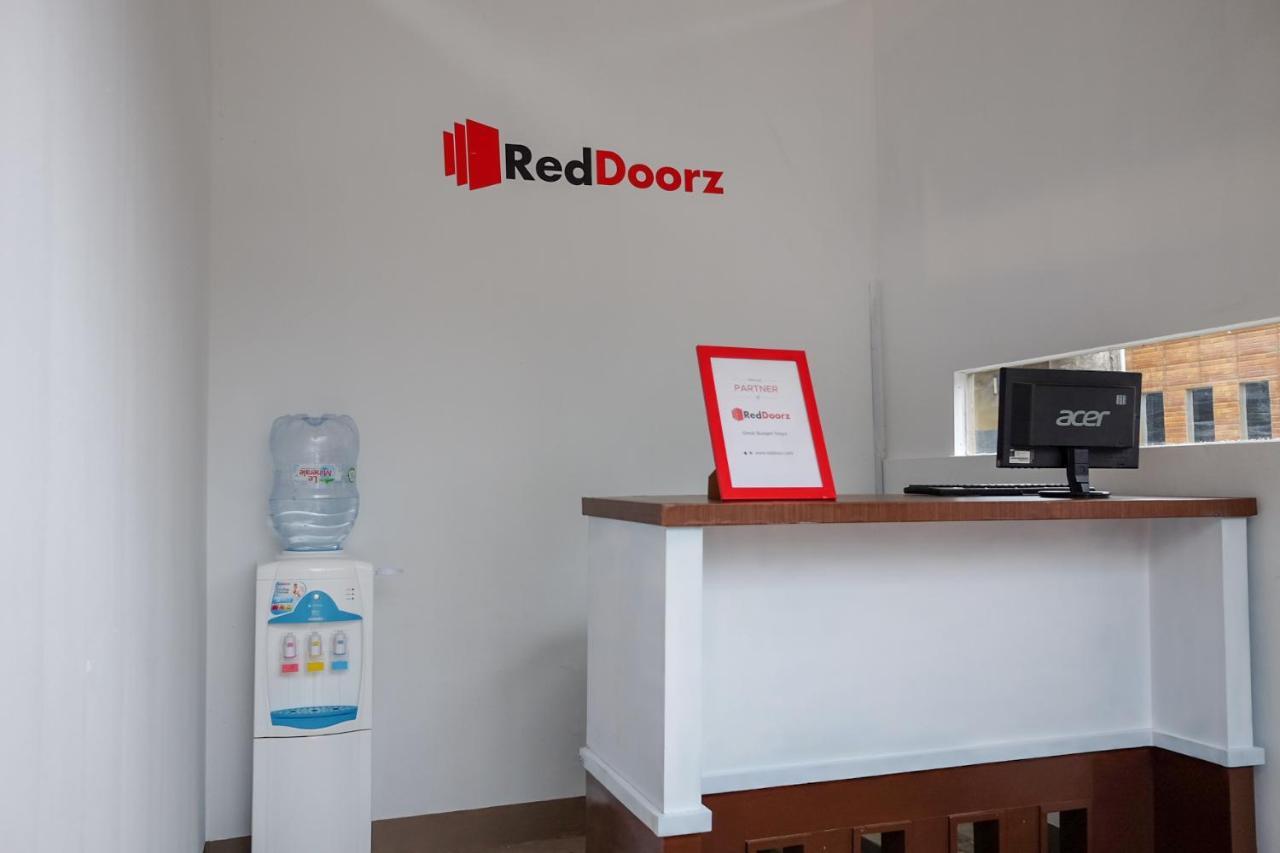 Отель Reddoorz Syariah Near Exit Tol Pemalang Comal 2 Экстерьер фото