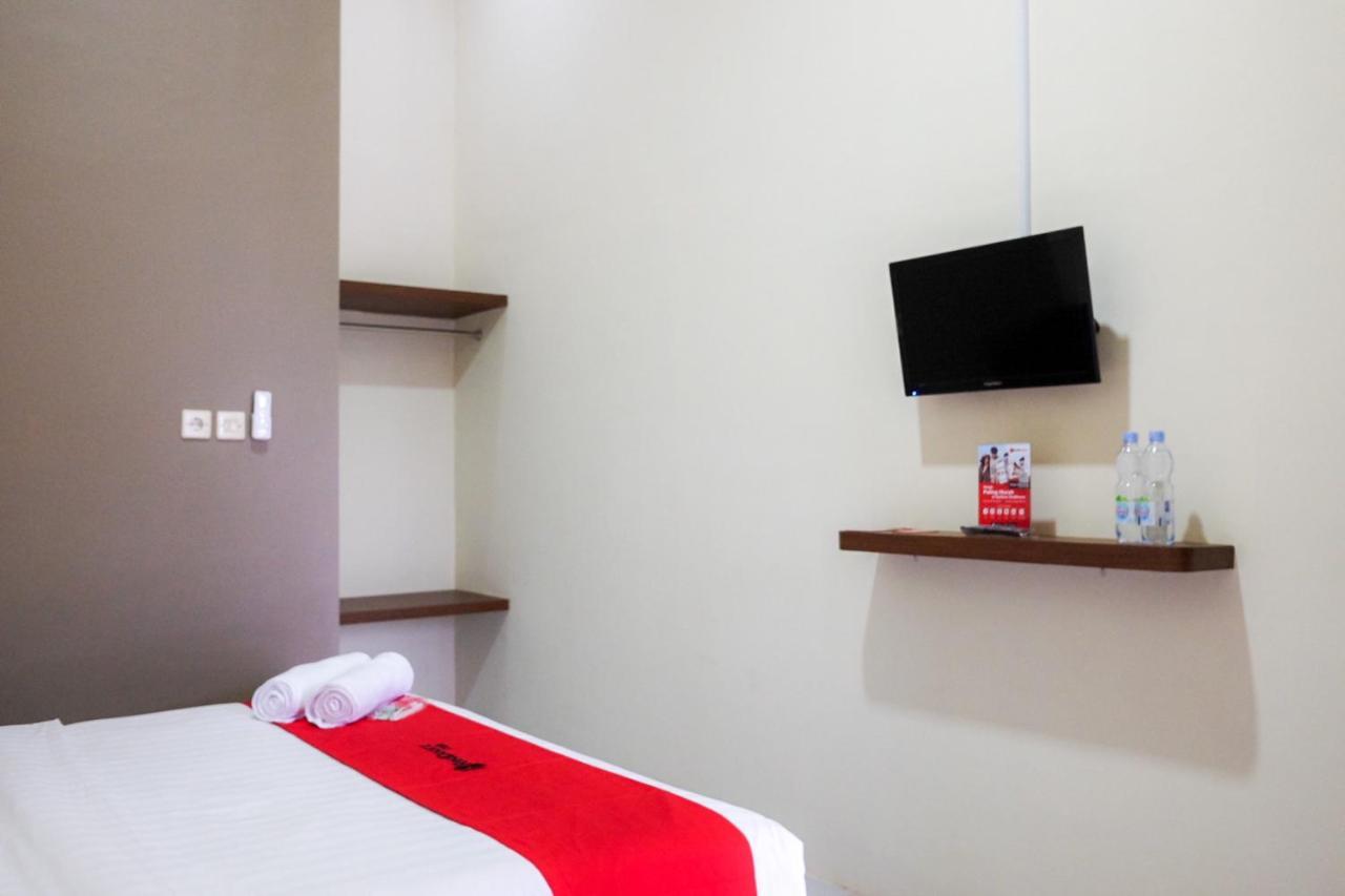 Отель Reddoorz Syariah Near Exit Tol Pemalang Comal 2 Экстерьер фото