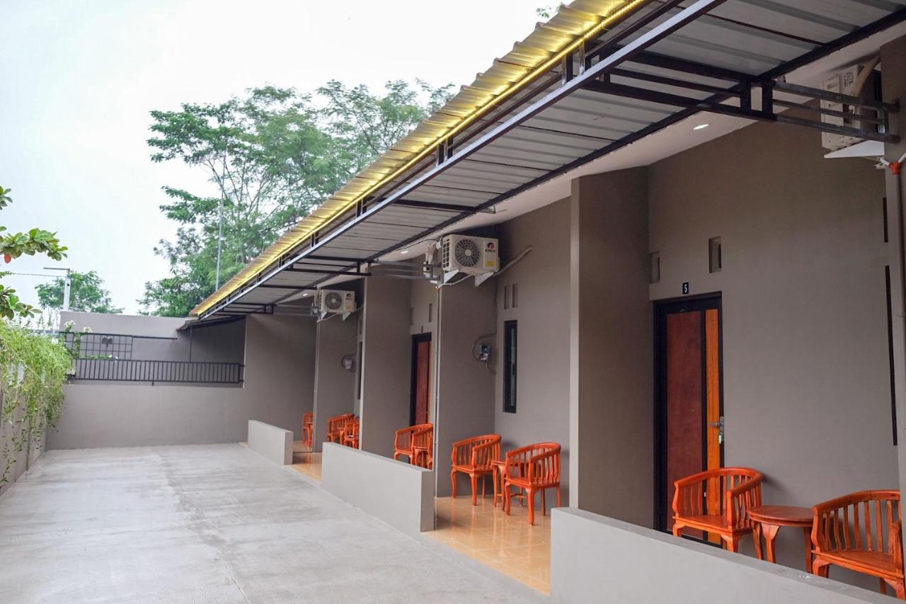 Отель Reddoorz Syariah Near Exit Tol Pemalang Comal 2 Экстерьер фото