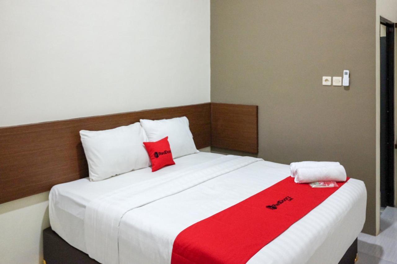 Отель Reddoorz Syariah Near Exit Tol Pemalang Comal 2 Экстерьер фото
