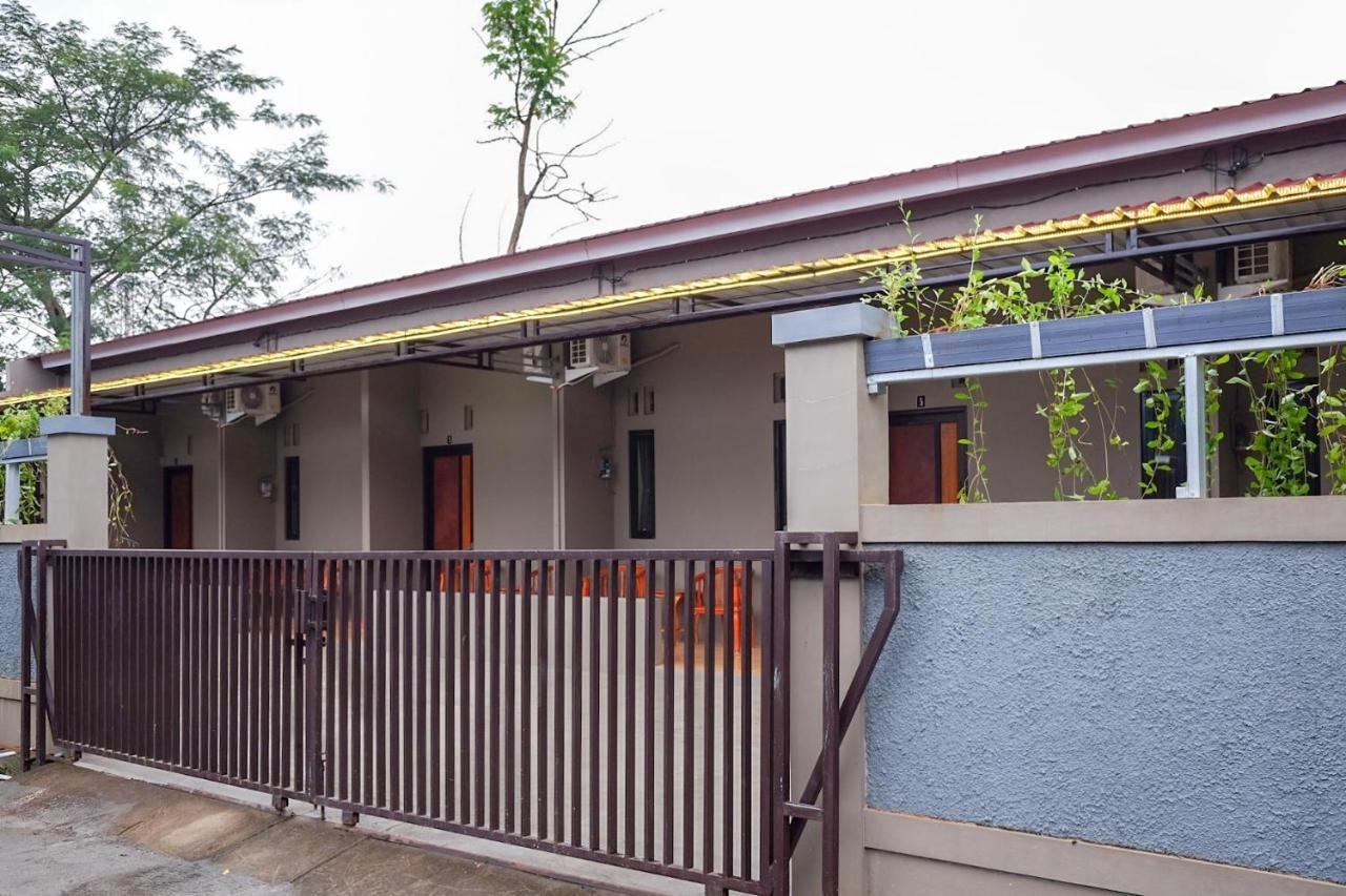 Отель Reddoorz Syariah Near Exit Tol Pemalang Comal 2 Экстерьер фото