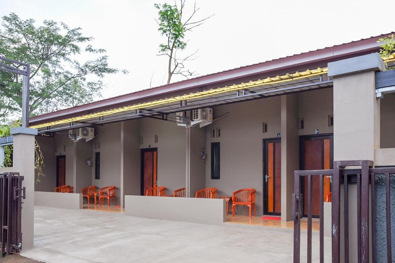 Отель Reddoorz Syariah Near Exit Tol Pemalang Comal 2 Экстерьер фото